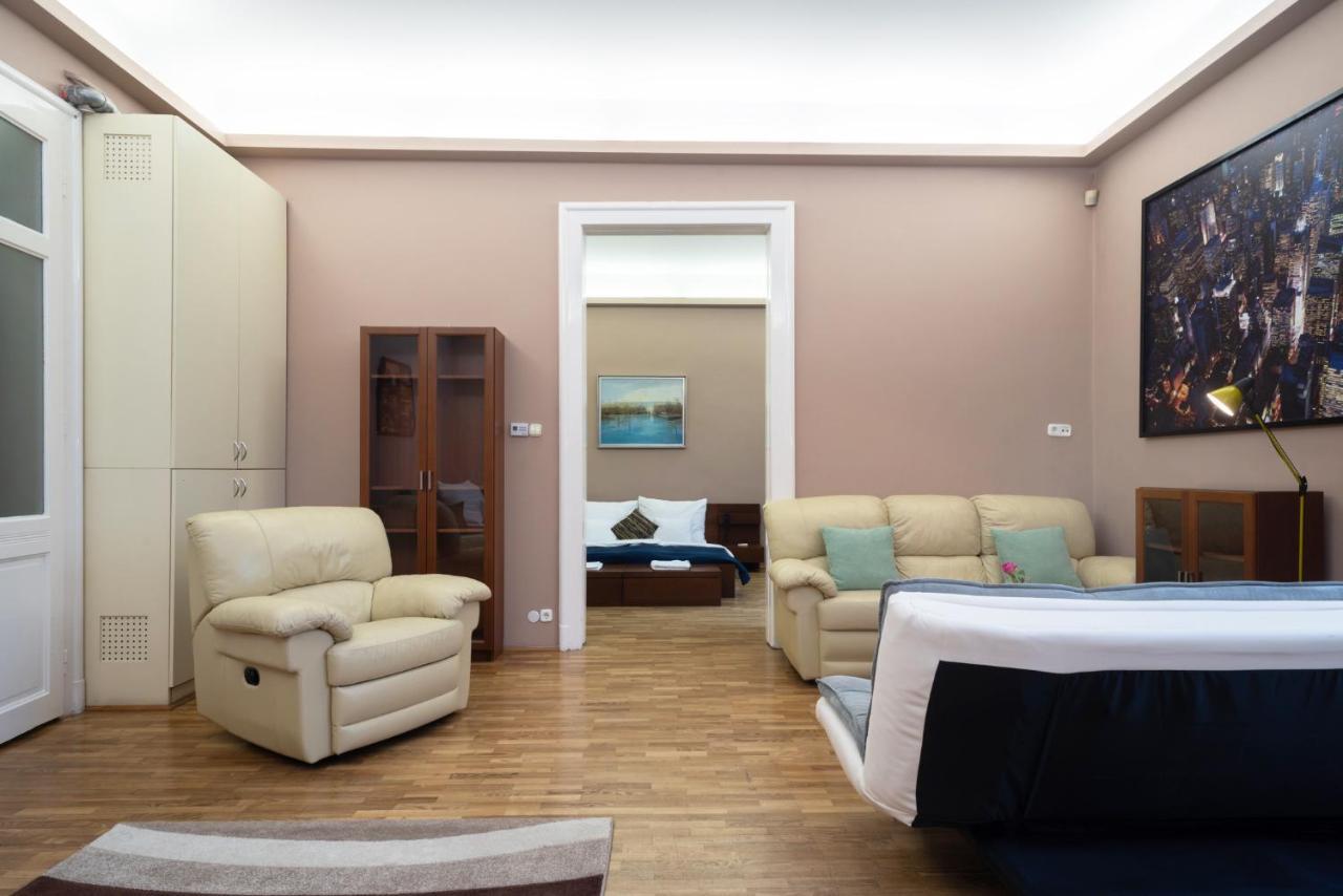Kiraly Central Apartment With Free Parking And Ac Будапеща Екстериор снимка