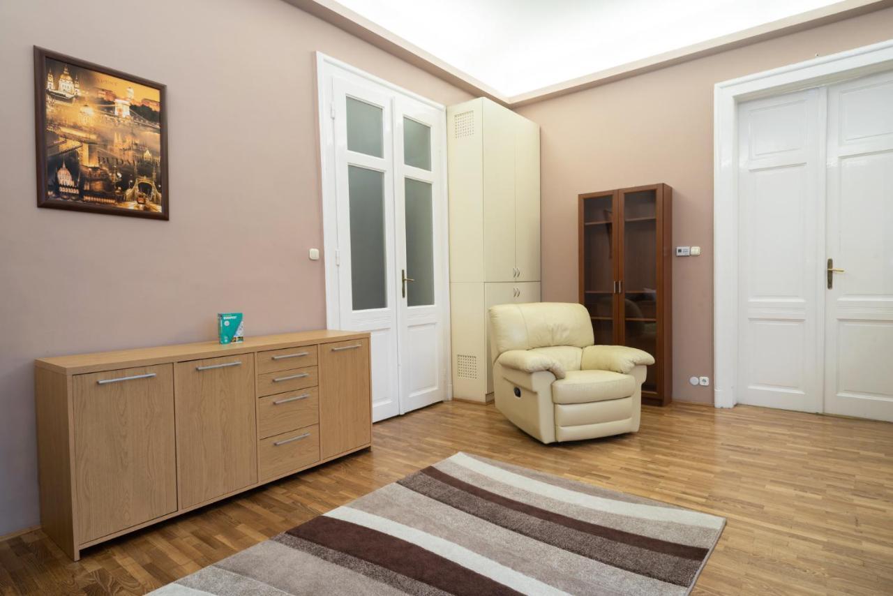 Kiraly Central Apartment With Free Parking And Ac Будапеща Екстериор снимка