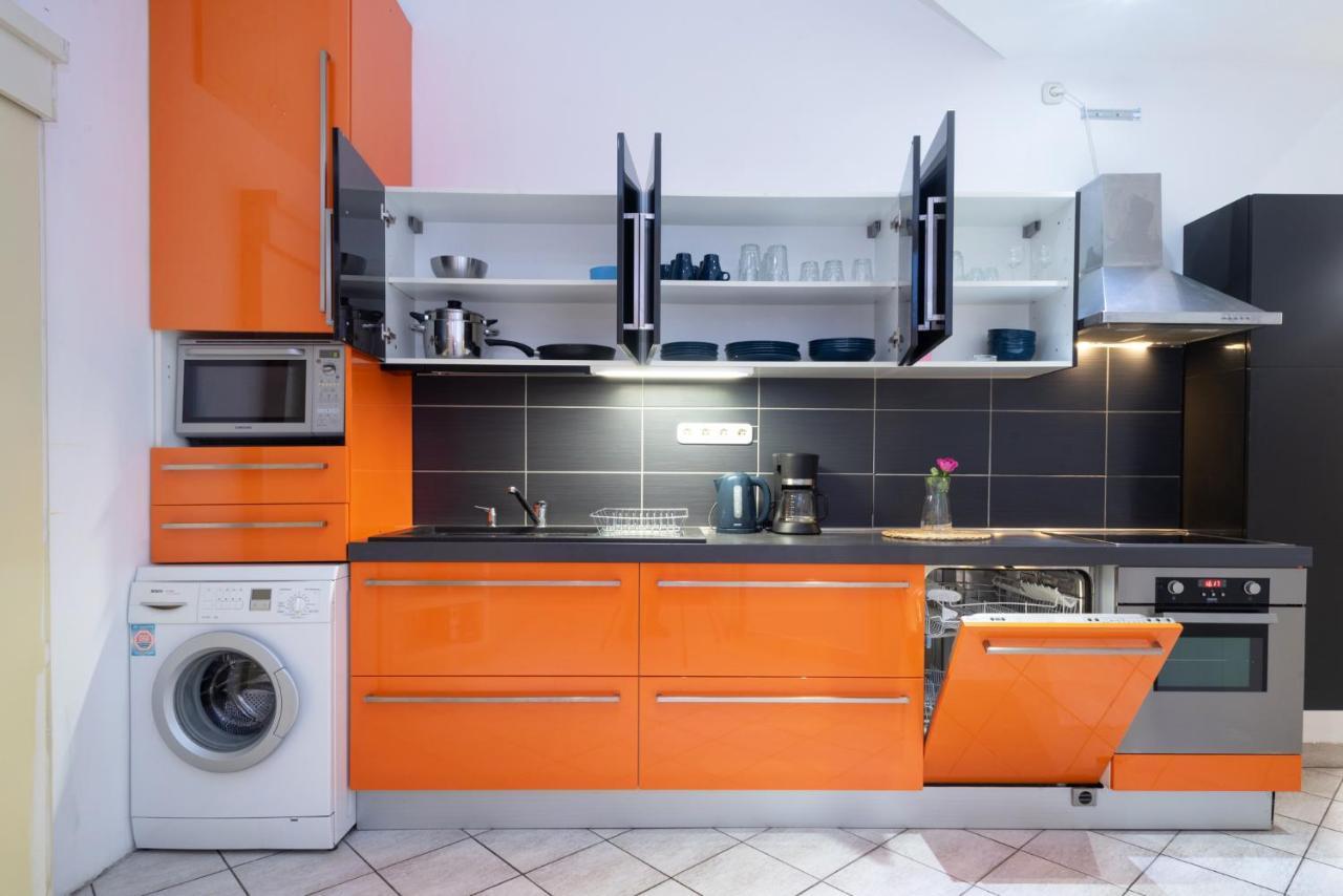 Kiraly Central Apartment With Free Parking And Ac Будапеща Екстериор снимка